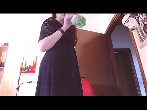 ❤️ Paklusni vergė, mėgstanti nešvarias ir sultingas kelnaites, priversta masturbuotis pažiūrėjusi šį vaizdo įrašą! ❤ Seks video prie mūsų lt.myteporn.ru ☑
