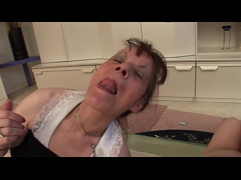 ❤️ Dvi močiutės ir vienas senelis mylisi trise ❤ Seks video prie mūsų lt.myteporn.ru ☑