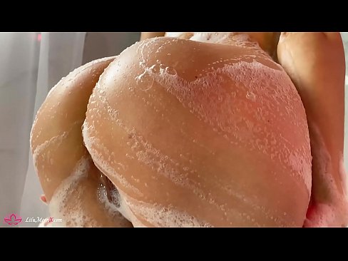 ❤️ Brunetė masturbuoja putytę su vibratoriumi iki intensyvaus orgazmo duše ❤ Seks video prie mūsų lt.myteporn.ru ☑